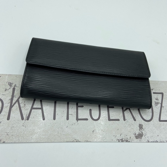 Louis Vuitton Handbags - Louis Vuitton Wallet 👑👑